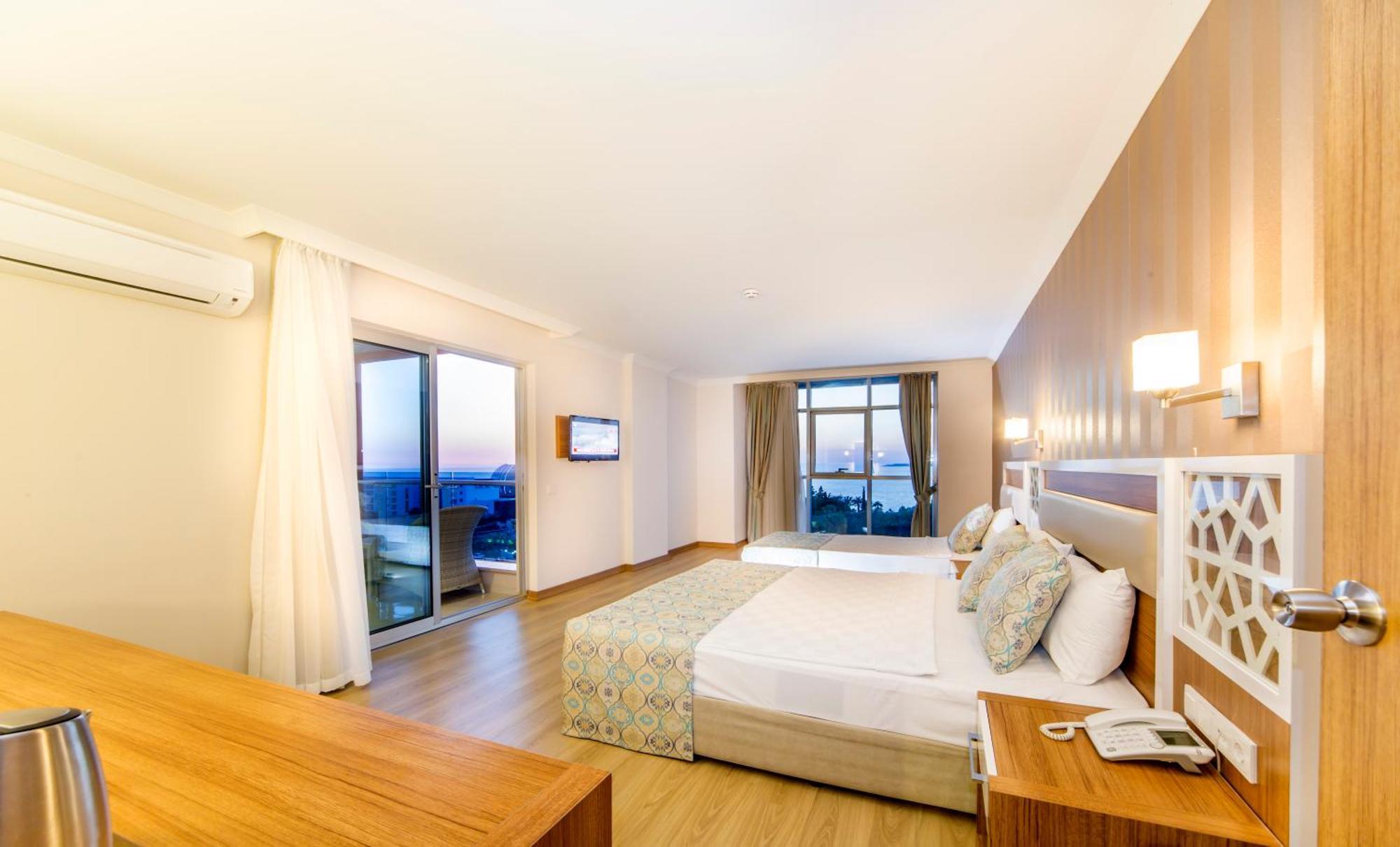 Suite with Whirlpool,1216602742:JPEG